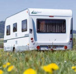 Wohnwagen in Fahrtsituation
